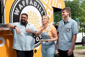 Tyler Florence leads seven teams to Franklin to compete along the Tennessee  Whiskey Trail! After razor-thin sales margins and redemption battle, guest  judge Aarti Sequeira sends one of the two bottom trucks