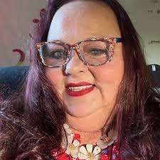 Spaghetti seasoned in the shape of parmesan 🤤. In some Italian restaurants  you can eat pasta seasoned like this. You like the idea!!! I never  understood how you wash it after eating