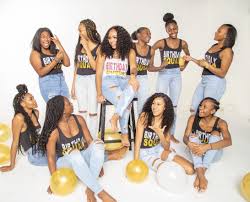 Squad Birthday Photoshoot With Friends Ideas Ig Jada Renee Teenage Girl Birthday Birthday Photoshoot Hotel Birthday Parties