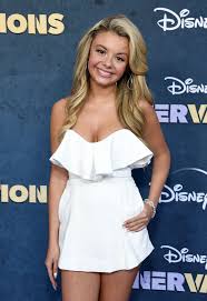 Mallory James Mahoney Sexy Dress Cleavage Legs Rennervations Premiere - Hot  Celebs Home