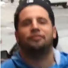 Robert Burzynski (@de_omnibus)