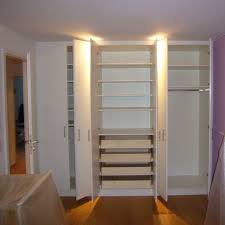 Jeder zeit, die sie in den schrank, das licht gehen ist direkt hinter dir, und du siehst nichts. Pin Auf L S Schranke