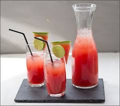 Kleine Erfrischung Gefallig Trinkt Wassermelonen Limo Rezept Wassermelone Limonade Getranke Alkoholfrei