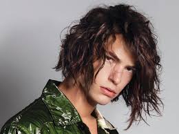 Jun 04, 2022 · tagli capelli uomo lunghi. Capelli Lunghi Uomo 2021 Lisci Mossi Ricci O Scalati Tendenze Tagli Idee E Foto Donne Sul Web