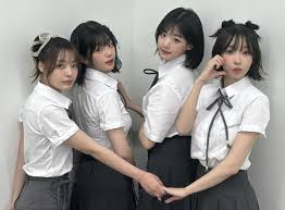 QWER Takes Legal Action Against Malicious Online Posts, Files Initial  Criminal Complaint < Girl Group < K-pop < 기사본문 - K-en News