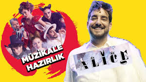 Bu dizide canlandırdığı tony karakteriyle dikkatleri üzerine çeken enis arıkan, skeç tadındaki youtube ve instagram videolarıyla da gündeme geliyor. Alice Kulisinde Neler Var Vlog 1 Youtube