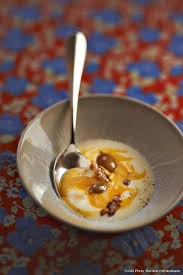 Soupe Marbree De Potiron Celeri Noix Et Raisins Au Beurre Sale Recette Potiron Soupe De Potiron Alimentation