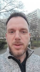 Der OB-Kandidat von CDU und FDP verspricht blühende Landschaften und  glaubt, Staus in Luft auflösen zu können. Lasst euch nichts vormachen. Wer  möchte, dass wir in dieser Stadt weniger unter Lärm und