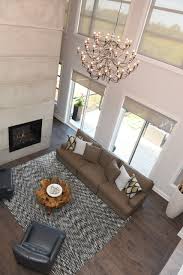 A high ceiling that marks the difference of the ambience and makes it more charming, in a more classic environment where the pieces have a greater prominence! High Ceiling Living Room Ideas Photos Houzz