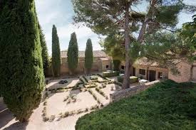 Salon de provence is one of provence's oldest villages and derives its wealth from the production of olive oil and soap known as 'savon de marseille'. Garrigae Abbaye De Sainte Croix Salon De Provence Book Looking For Booking