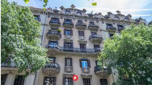 La parte central, la dreta de l'eixample, fue el barrio de la burguesía que introdujo en su casa un estilo propio, el modernismo. El Distrito Del Eixample Ideal Para Comprar Y Vender Un Piso En Barcelona