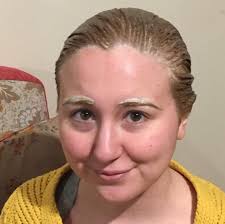 canım benguelam!! bugün 26 yaşına girdin. hayatımdaki yerini anlatmaya  kelimeler yetmez gibi geliyor, ki karşılıklı bir anlaşma gibi sanki artık  anlatmamıza gerek dahi yok gibi hissediyorum. bu dünyaya iyi ki gelmişsin,  iyi