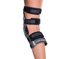 Donjoy Armor Knee Brace With Fourcepoint Hinge