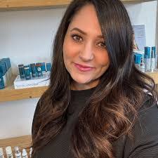 Amanda Cantrell's Instagram, Twitter & Facebook