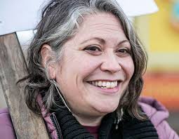 La Tierra Montessori facing shutdown threat as parents protest school's  response