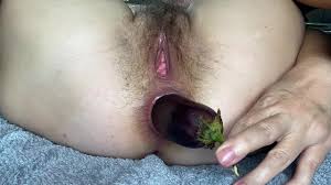 性感女郎用黄瓜香蕉茄子自慰阴户