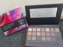 the clics eyeshadow palette by macy