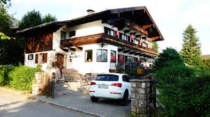 Bathrooms are equipped with a hairdryer and bathrobes. Pension Seeschwalbe Bewertungen Fotos Preisvergleich St Wolfgang Oberosterreich Tripadvisor