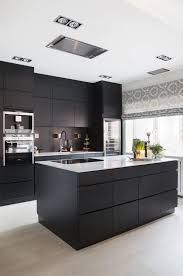 Encuentra las mejores fotos e ideas de decoración de cocinas modernas pequeñas. Cocinas Minimalistas Black Appliances Kitchen Modern Kitchen Design Interior Design Kitchen Small