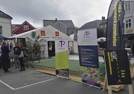Vi var til stede på arendalsuka blant annet som vertskap for arrangementer og med egen stand i kirkebakken. Transportbranche Zur Arendalsuka Unter Einem Zelt Businessportal Norwegen