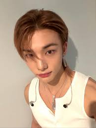 25.09.13] Lee Know bubble update 🐰💬 Follow @globalstraykids for more  updates about skz💌