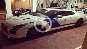 Gambar di bawah ini adalah. Sultan Johor Hadiah Nissan Gt R Pada Polis Video Dailymotion