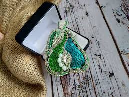 все что у нас осталось это фотографии в руках Pin On Fairy Chest Art