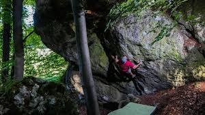 Bouldern ist eine form des freien kletterns , die ohne verwendung von seilen oder klettergurten an kleinen felsformationen oder. Boulderappell Im Frankenjura Das Geheime Wissen Der Frankischen Boulderszene Themen Puls