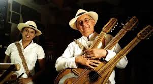 Se compone de dos partes: Musica En Ecuador