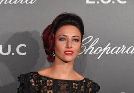 Delphine wespiser est élue miss alsace 2011 à kingersheim, puis le 3 décembre 2011, elle devient la 65ème miss france 2012 à brest, succédant ainsi à laury thilleman. Delphine Wespiser La Biographie De Delphine Wespiser Avec Gala Fr