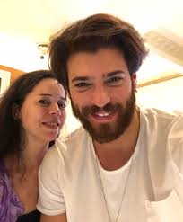 Maddesi uyarınca, sadece yazıların sahibi olan köşe yazarlarının ad soyad bilgileri, yazı sahibi gazete bilgisi. Kankasi Degil Annesi Yakisikli Oyuncu Can Yaman In Annesini Gorenler Gozlerine Inanamiyor Haberler Magazin