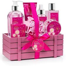 Advice on what romantic gifts to buy your lady for valentine's day—whether you're newly dating, happily 50 romantic gifts for women on valentine's day (or any day). 80 Best Valentine S Day Gifts 2021 Romantic Gift Ideas