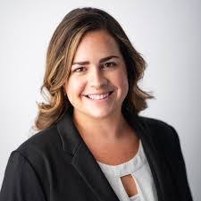 Liz Lauer's Instagram, Twitter & Facebook