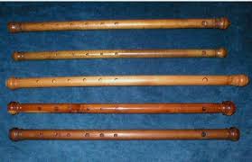 Er nahm die zur damaligen zeit bekannten verfahren, verbesserte sie und stellte ein bündis aus allen her. Welche Floten Spielte Man Im Mittelalter Und Wie Baut Man Diese Musiker Board