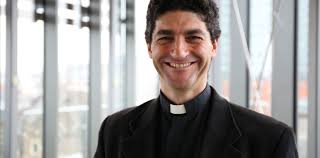 "El coronavirus no es un castigo de Dios, sino una autopunición", afirma el  sacerdote argentino que asesora al Papa