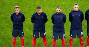 Supporte ton équipe préféré sans te ruiner, chez byfoot nous proposons une large gamme de maillots de foot à prix canon ! Equipe De France Decouvrez Le Classement Des Salaires Des 26 Bleus Qui Disputent L Euro