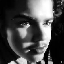 Noe Lara's Instagram, Twitter & Facebook