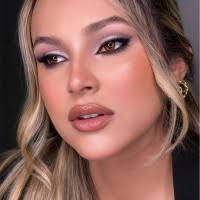 Giovanna Rios's Instagram, Twitter & Facebook