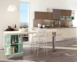 Crea tu propia barra americana diy para la terraza con dos palés y una encimera de madera. Cocinas Con Barra Americana 35 Disenos De Lujo