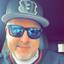 Dave, first of all I don't appreciate that... This is the last time I'm  talking to you in October, good luck!" 🤣 Dave Roberts had jokes for Derek  Jeter ahead of the