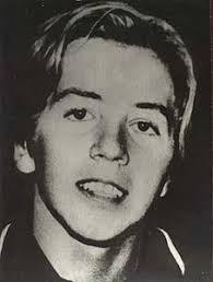 Lo que paso en realidad con Carlos Valeta y el resto personas que cayo de  la cola del avion De las 45 personas en el avión, tres pasajeros y dos  miembros de