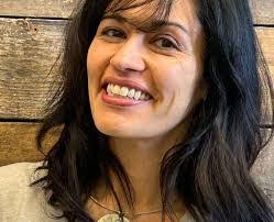 Denise Dee's Instagram, Twitter & Facebook