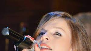 Clara, le sourire dans la voix