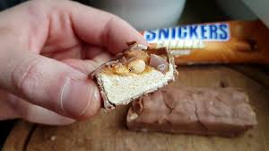 Place 2 pieces snickers peanut brownie ice cream bar on top of plain ladyfinger cookies; Snickers Caramel Ice Cream Riegel Youtube