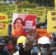 Unterdessen befindet sich die wirtschaft myanmars im freien fall, millionen menschen könnten hunger leiden. Proteste In Myanmar Fortgesetzt Polizei Greift Durch Welt