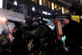 1.请问这三个武器怎么样？ 可以留着用吗？ 哪个词条还需要改吗？ 显不熟练，被我和我朋友2个人制裁了几次 最后，我们从原力哥队伍抢走3个张牙舞爪，奇特武器一把，分解原力哥队伍奇特1把，金装10件. å…¥å¢ƒè™•æµ·é—œå…±200äººå‚³ä¸‹å'¨ä»»ç‰¹å‹™è­¦å¯Ÿ ä¿¡å ±ç¶²ç«™hkej Com