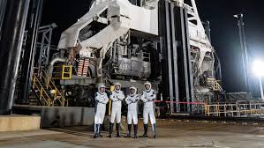 Thomas pesquet et ses deux coéquipiers s'entraînent à faire face à une dépressurisation de la station spatiale. Rcjcarigarto M