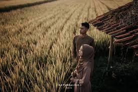 Air terjun merupakan salah satu konsep foto prewedding yang cukup digemari dan perlu dicoba untuk kamu dan pasanganmu. 5 Ide Prewedding Bertema Alam Bebas Bisa Jadi Inspirasi Kamu Dan Pasangan Nih Bapermulu Com