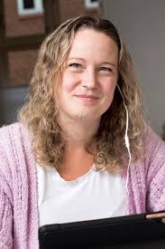 Hvorfor var det mon, at vores formand Marietta Annie Petersen tog initiativ  til debat om sygeplejerskers grundløn i Facebook-gruppen 'Sygeplejersker er  mere værd'? Sådan spurgte journalist Ditte Scharnberg fra Dansk  Sygeplejeråds Kreds