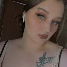 What are the loud boom sounds in Nappanee, Indiana?